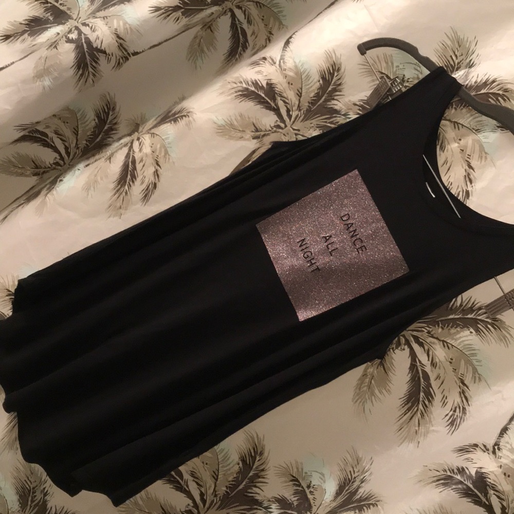 🆕Old Navy Graphic tee High-Neck Swing Tank black